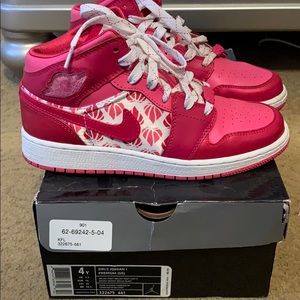 Girls Jordan 1